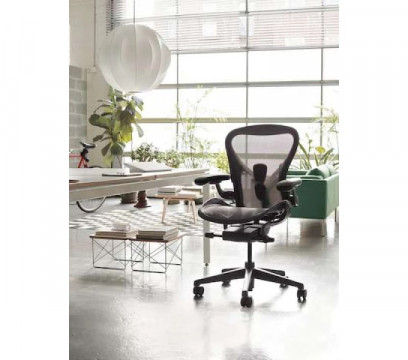 Офисное кресло Herman Miller Aeron (Size C) MB Graphite